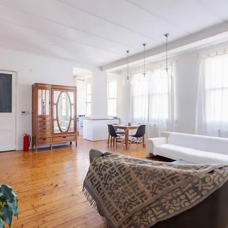 Bright Charming 1-bed Home-heart Of Taksim! #365 Appartement Istanboel